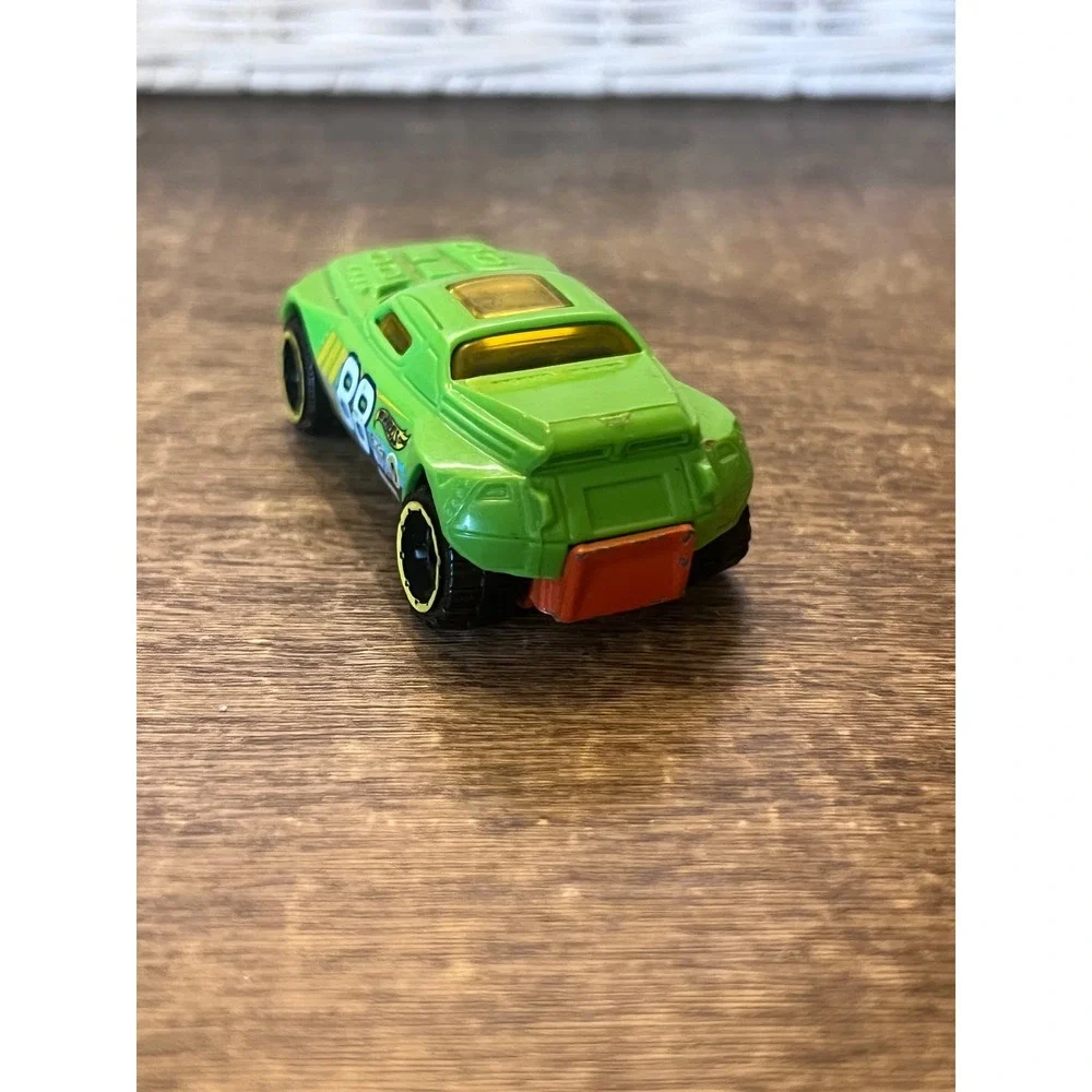 Hot Wheels RD-08 Neon Green W Orange Bottom Off Roading Loose Die Cast‎ Truck